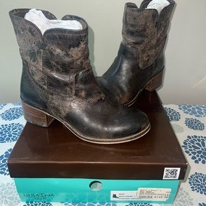 Diba true booties size 7.5